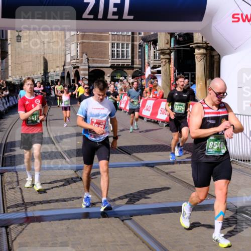 13.09.2026 - 21. swb-Marathon Bremen Tim E. http://msf.ph/oto/10382943 13.09.2026 13:18:59 Ziel 465, 2324, 2948, 3631, 4120, 4413, 4642, 5867, 6787, 7104, 7163, 7245, 7602, 7731, 8404, 8540, 8743, 8872, 9019, 9275, 9327, 9833 meine-sportfotos.de