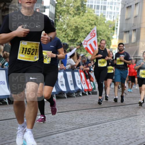 13.09.2026 - 21. swb-Marathon Bremen Strokosch-Dieckow http://msf.ph/oto/10382961 13.09.2026 11:05:39 Ziel 10186, 10411, 10432, 10576, 10697, 10717, 10800, 10802, 10995, 11102, 11105, 11146, 11157, 11218, 11326, 11334, 11394, 11571, 11572, 11584, 11616, 11722, 11900, 12011, 12055, 12079, 12080, 12251, 12335, 10018, 10168, 10238, 10305, 10382, 10457, 11024, 11164, 12378, 12523, 12528, 12773 meine-sportfotos.de
