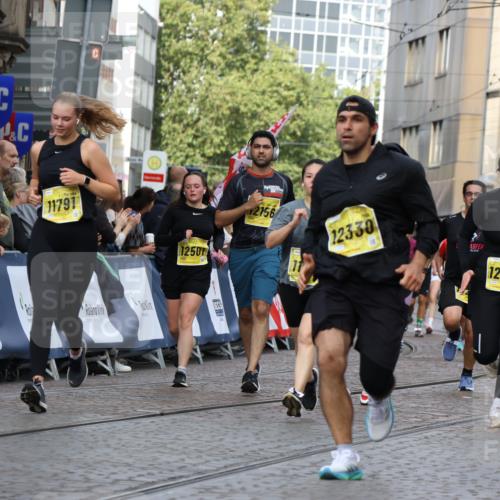 13.09.2026 - 21. swb-Marathon Bremen Strokosch-Dieckow http://msf.ph/oto/10383007 13.09.2026 11:05:42 Ziel 10186, 10411, 10432, 10576, 10697, 10717, 10802, 10995, 11102, 11146, 11157, 11218, 11314, 11326, 11334, 11387, 11394, 11521, 11571, 11572, 11616, 12011, 12055, 12079, 12080, 12251, 12330, 10018, 10168, 10305, 10382, 10619, 11024, 11132, 11164, 11477, 12186, 12378, 12523, 12528, 12773 meine-sportfotos.de