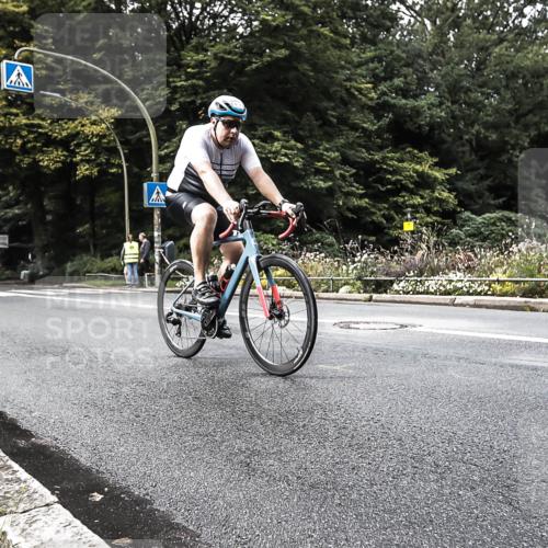 13.09.2026 - Stadtparktriathlon H.Heesch http://msf.ph/oto/10383016 13.09.2026 11:15:07 Radfahren 678 meine-sportfotos.de