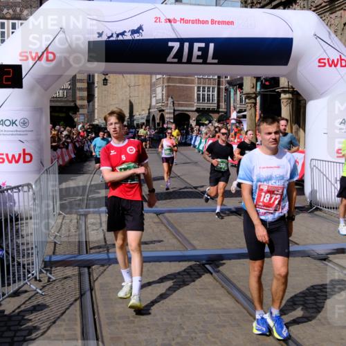 13.09.2026 - 21. swb-Marathon Bremen Tim E. http://msf.ph/oto/10383024 13.09.2026 13:19:01 Ziel 307, 465, 2324, 2948, 3631, 4120, 4413, 4642, 5277, 5867, 6787, 7104, 7163, 7245, 7602, 8540, 8743, 9327, 9833 meine-sportfotos.de