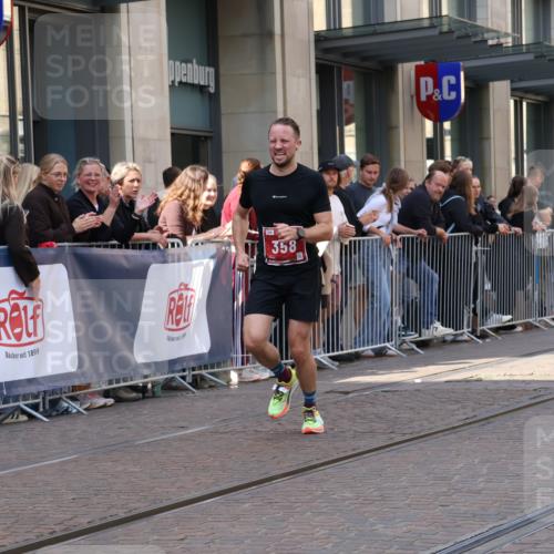 13.09.2026 - 21. swb-Marathon Bremen Strokosch-Dieckow http://msf.ph/oto/10383025 13.09.2026 12:48:18 Ziel 314, 5428, 358, 447 meine-sportfotos.de