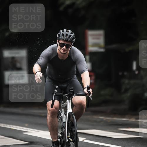 13.09.2026 - Stadtparktriathlon H.Heesch http://msf.ph/oto/10383038 13.09.2026 12:30:51 Radfahren 961, 1069, 1127 meine-sportfotos.de