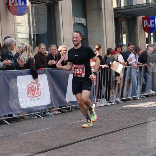 13.09.2026 - 21. swb-Marathon Bremen Strokosch-Dieckow http://msf.ph/oto/10383042 13.09.2026 12:48:18 Ziel 314, 5428, 358, 447 meine-sportfotos.de