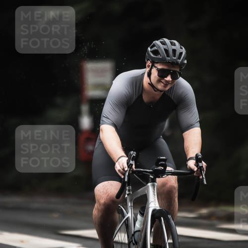 13.09.2026 - Stadtparktriathlon H.Heesch http://msf.ph/oto/10383048 13.09.2026 12:30:51 Radfahren 961, 1069, 1127 meine-sportfotos.de