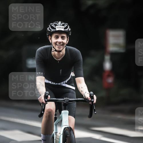 13.09.2026 - Stadtparktriathlon H.Heesch http://msf.ph/oto/10383062 13.09.2026 12:30:57 Radfahren 1069, 1116 meine-sportfotos.de