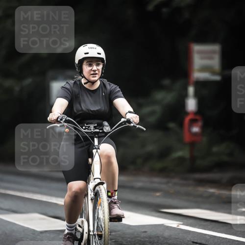 13.09.2026 - Stadtparktriathlon H.Heesch http://msf.ph/oto/10383208 13.09.2026 12:31:23 Radfahren 1011, 1064, 1082 meine-sportfotos.de