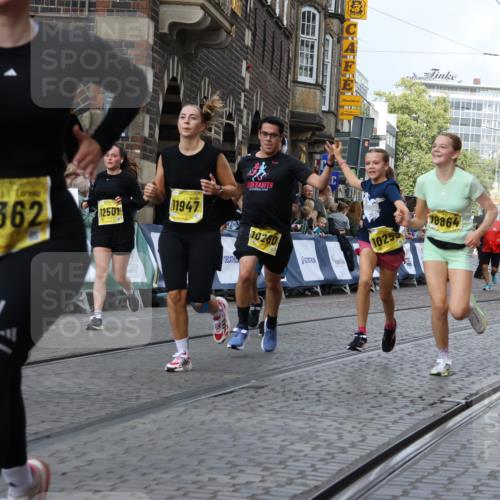 13.09.2026 - 21. swb-Marathon Bremen Strokosch-Dieckow http://msf.ph/oto/10383209 13.09.2026 11:05:47 Ziel 10186, 10259, 10260, 10411, 10432, 10697, 10717, 10802, 10864, 11146, 11314, 11334, 11387, 11394, 11520, 11521, 11571, 11572, 11724, 11791, 11892, 12055, 12251, 12273, 12330, 12362, 10018, 10204, 10305, 10382, 10619, 10662, 11132, 11156, 11164, 11477, 12186, 12378, 12486, 12523, 12528 meine-sportfotos.de