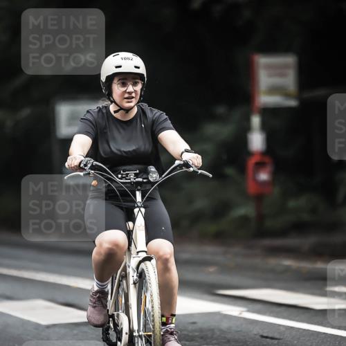 13.09.2026 - Stadtparktriathlon H.Heesch http://msf.ph/oto/10383214 13.09.2026 12:31:23 Radfahren 1011, 1064, 1082 meine-sportfotos.de