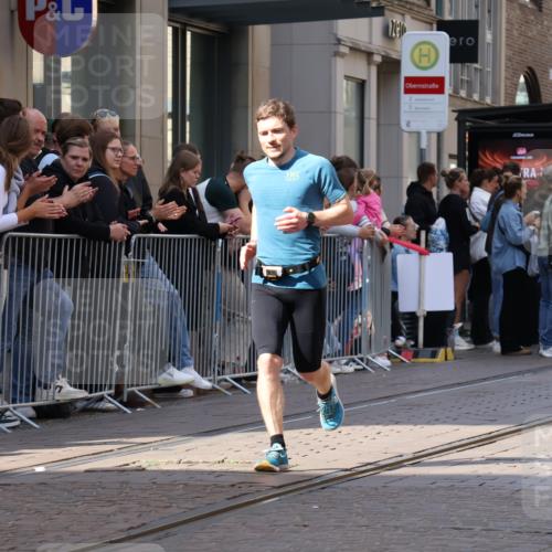 13.09.2026 - 21. swb-Marathon Bremen Strokosch-Dieckow http://msf.ph/oto/10383245 13.09.2026 12:48:55 Ziel 314, 934, 1428, 1917 meine-sportfotos.de
