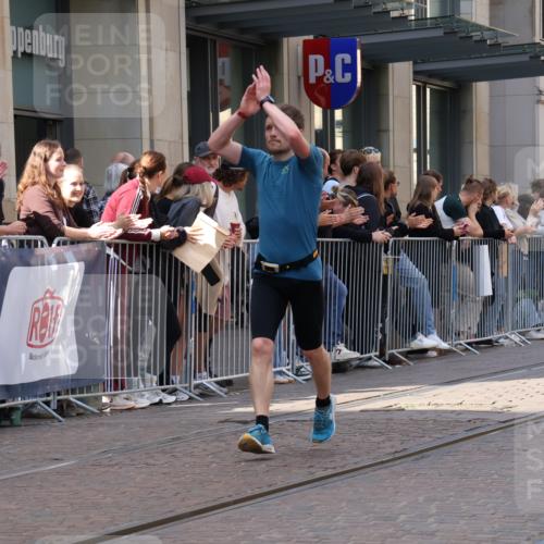 13.09.2026 - 21. swb-Marathon Bremen Strokosch-Dieckow http://msf.ph/oto/10383312 13.09.2026 12:48:56 Ziel 314, 934, 1428, 1917 meine-sportfotos.de