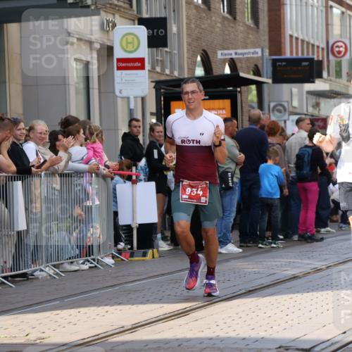 13.09.2026 - 21. swb-Marathon Bremen Strokosch-Dieckow http://msf.ph/oto/10383422 13.09.2026 12:49:04 Ziel 1483, 934, 1428, 1917 meine-sportfotos.de