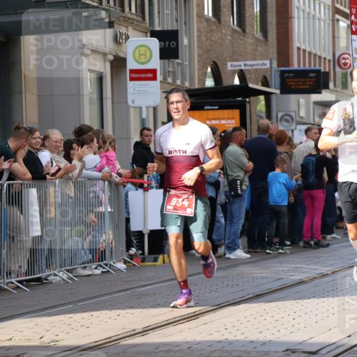 13.09.2026 - 21. swb-Marathon Bremen Strokosch-Dieckow http://msf.ph/oto/10383436 13.09.2026 12:49:05 Ziel 1483, 934, 1428, 1917 meine-sportfotos.de