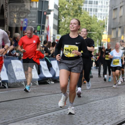 13.09.2026 - 21. swb-Marathon Bremen Strokosch-Dieckow http://msf.ph/oto/10383442 13.09.2026 11:05:51 Ziel 10186, 10259, 10260, 10432, 10717, 10864, 11146, 11314, 11334, 11387, 11394, 11520, 11521, 11571, 11572, 11724, 11791, 11892, 11947, 12055, 12156, 12251, 12273, 12330, 12362, 12501, 10018, 10204, 10382, 10619, 10662, 11132, 11156, 11164, 11477, 11775, 12186, 12486 meine-sportfotos.de
