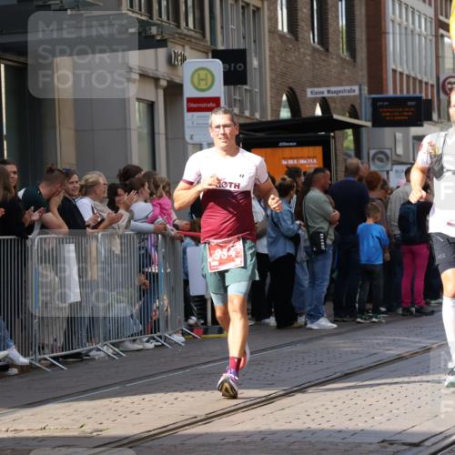 13.09.2026 - 21. swb-Marathon Bremen Strokosch-Dieckow http://msf.ph/oto/10383447 13.09.2026 12:49:05 Ziel 1483, 934, 1428, 1917 meine-sportfotos.de