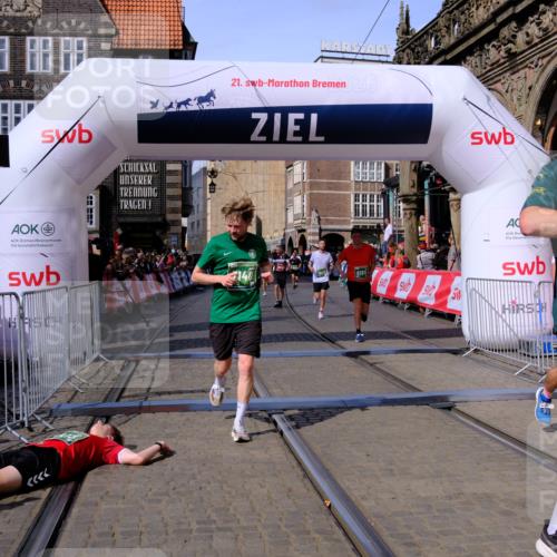 13.09.2026 - 21. swb-Marathon Bremen Tim E. http://msf.ph/oto/10383479 13.09.2026 13:19:59 Ziel 161, 461, 926, 1010, 1232, 1281, 1468, 1535, 1642, 2870, 2906, 3319, 3966, 4101, 4479, 4480, 4977, 4978, 7037, 7140, 7655, 8185, 9082, 9359, 9984, 13163 meine-sportfotos.de