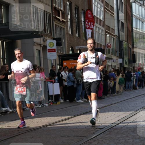 13.09.2026 - 21. swb-Marathon Bremen Strokosch-Dieckow http://msf.ph/oto/10383483 13.09.2026 12:49:06 Ziel 1483, 934, 1428, 1917 meine-sportfotos.de