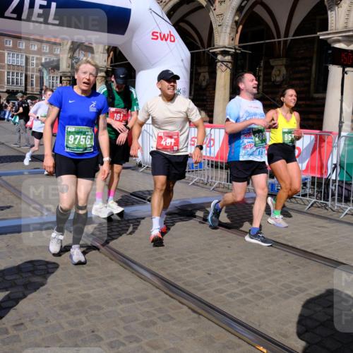 13.09.2026 - 21. swb-Marathon Bremen Tim E. http://msf.ph/oto/10383490 13.09.2026 13:20:34 Ziel 201, 232, 334, 655, 1058, 1197, 1537, 1750, 1931, 2122, 2577, 2885, 2903, 2953, 3685, 3690, 4351, 5137, 5450, 5583, 6901, 7018, 7341, 7531, 7664, 8178, 9047, 9518, 9756, 13222 meine-sportfotos.de