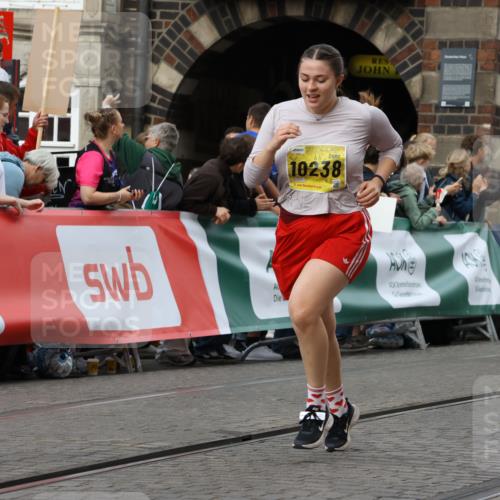 13.09.2026 - 21. swb-Marathon Bremen Strokosch-Dieckow http://msf.ph/oto/10383494 13.09.2026 11:05:53 Ziel 10186, 10238, 10259, 10260, 10432, 10457, 10717, 10864, 11146, 11314, 11334, 11387, 11394, 11520, 11521, 11571, 11572, 11724, 11791, 11892, 11947, 12055, 12156, 12251, 12273, 12330, 12362, 12501, 10204, 10375, 10382, 10619, 10662, 11132, 11156, 11164, 11477, 11674, 11775, 11786, 12186, 12486 meine-sportfotos.de