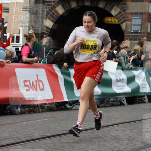 13.09.2026 - 21. swb-Marathon Bremen Strokosch-Dieckow http://msf.ph/oto/10383503 13.09.2026 11:05:53 Ziel 10186, 10238, 10259, 10260, 10432, 10457, 10717, 10864, 11146, 11314, 11334, 11387, 11394, 11520, 11521, 11571, 11572, 11724, 11791, 11892, 11947, 12055, 12156, 12251, 12273, 12330, 12362, 12501, 10204, 10375, 10382, 10619, 10662, 11132, 11156, 11164, 11477, 11674, 11775, 11786, 12186, 12486 meine-sportfotos.de