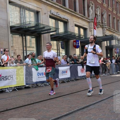 13.09.2026 - 21. swb-Marathon Bremen Strokosch-Dieckow http://msf.ph/oto/10383579 13.09.2026 12:49:09 Ziel 968, 1483, 934, 1428, 1917 meine-sportfotos.de