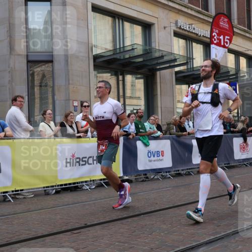 13.09.2026 - 21. swb-Marathon Bremen Strokosch-Dieckow http://msf.ph/oto/10383595 13.09.2026 12:49:09 Ziel 968, 1483, 934, 1428, 1917 meine-sportfotos.de