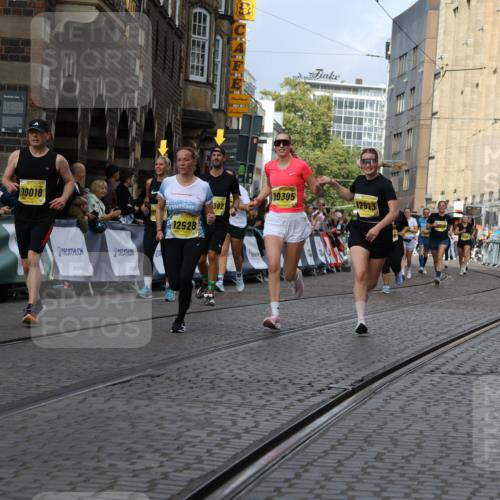 13.09.2026 - 21. swb-Marathon Bremen Strokosch-Dieckow http://msf.ph/oto/10383701 13.09.2026 11:05:59 Ziel 10168, 10186, 10238, 10259, 10260, 10432, 10457, 10864, 11024, 11314, 11387, 11520, 11521, 11571, 11572, 11724, 11791, 11892, 11947, 12055, 12156, 12273, 12330, 12362, 12378, 12501, 12773, 10204, 10375, 10662, 11029, 11156, 11460, 11674, 11690, 11775, 11786, 12486 meine-sportfotos.de