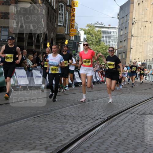 13.09.2026 - 21. swb-Marathon Bremen Strokosch-Dieckow http://msf.ph/oto/10383718 13.09.2026 11:05:59 Ziel 10168, 10186, 10238, 10259, 10260, 10432, 10457, 10864, 11024, 11314, 11387, 11520, 11521, 11571, 11572, 11724, 11791, 11892, 11947, 12055, 12156, 12273, 12330, 12362, 12378, 12501, 12773, 10204, 10375, 10662, 11029, 11156, 11460, 11674, 11690, 11775, 11786, 12486 meine-sportfotos.de
