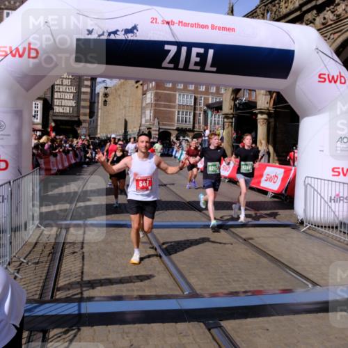 13.09.2026 - 21. swb-Marathon Bremen Tim E. http://msf.ph/oto/10383727 13.09.2026 13:21:31 Ziel 226, 1191, 2979, 3450, 3534, 4234, 4362, 4445, 4484, 4519, 4734, 6357, 6970, 8237, 8323, 8408, 8791, 9267, 9268, 9900 meine-sportfotos.de