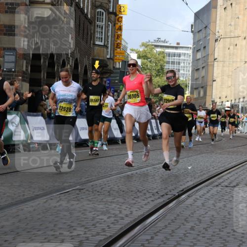13.09.2026 - 21. swb-Marathon Bremen Strokosch-Dieckow http://msf.ph/oto/10383729 13.09.2026 11:06:00 Ziel 10168, 10238, 10259, 10260, 10305, 10457, 10864, 11024, 11314, 11387, 11520, 11521, 11724, 11791, 11892, 11947, 12156, 12273, 12330, 12362, 12378, 12501, 12523, 12773, 10204, 10375, 10662, 11029, 11156, 11460, 11674, 11690, 11775, 11786, 12486 meine-sportfotos.de