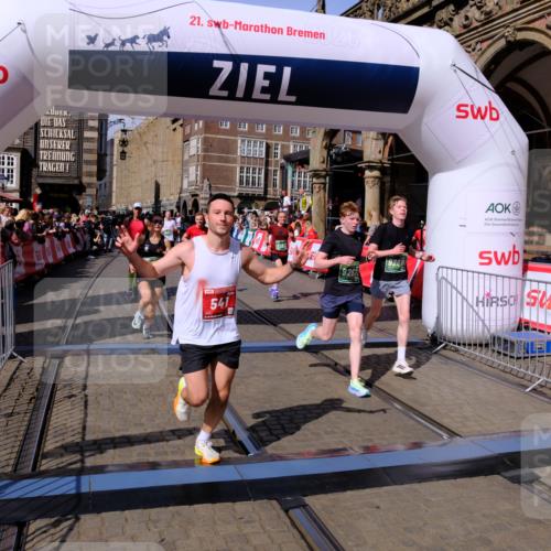 13.09.2026 - 21. swb-Marathon Bremen Tim E. http://msf.ph/oto/10383749 13.09.2026 13:21:31 Ziel 226, 1191, 2979, 3450, 3534, 4234, 4362, 4445, 4484, 4519, 4734, 6357, 6970, 8237, 8323, 8408, 8791, 9267, 9268, 9900 meine-sportfotos.de