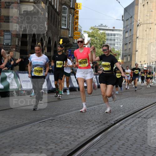 13.09.2026 - 21. swb-Marathon Bremen Strokosch-Dieckow http://msf.ph/oto/10383760 13.09.2026 11:06:00 Ziel 10168, 10238, 10259, 10260, 10305, 10457, 10864, 11024, 11314, 11387, 11520, 11521, 11724, 11791, 11892, 11947, 12156, 12273, 12330, 12362, 12378, 12501, 12523, 12773, 10204, 10375, 10662, 11029, 11156, 11460, 11674, 11690, 11775, 11786, 12486 meine-sportfotos.de