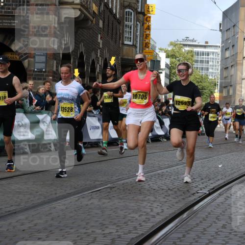 13.09.2026 - 21. swb-Marathon Bremen Strokosch-Dieckow http://msf.ph/oto/10383823 13.09.2026 11:06:00 Ziel 10168, 10238, 10259, 10260, 10305, 10457, 10864, 11024, 11314, 11387, 11520, 11521, 11724, 11791, 11892, 11947, 12156, 12273, 12330, 12362, 12378, 12501, 12523, 12773, 10204, 10375, 10662, 11029, 11156, 11460, 11674, 11690, 11775, 11786, 12486 meine-sportfotos.de