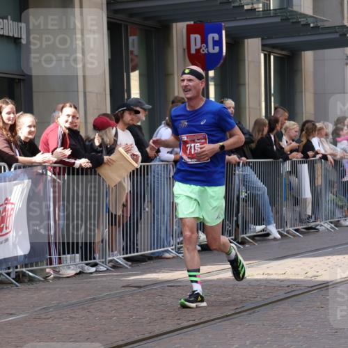 13.09.2026 - 21. swb-Marathon Bremen Strokosch-Dieckow http://msf.ph/oto/10383832 13.09.2026 12:49:51 Ziel 547, 7692, 719, 968 meine-sportfotos.de