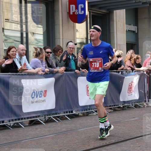 13.09.2026 - 21. swb-Marathon Bremen Strokosch-Dieckow http://msf.ph/oto/10383883 13.09.2026 12:49:53 Ziel 520, 547, 7692, 719, 968 meine-sportfotos.de