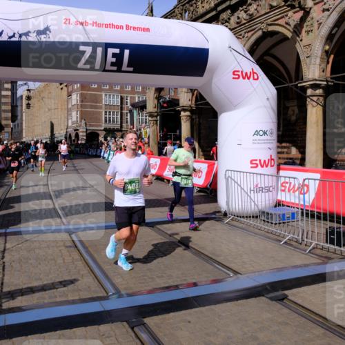 13.09.2026 - 21. swb-Marathon Bremen Tim E. http://msf.ph/oto/10383902 13.09.2026 13:21:36 Ziel 226, 2979, 3120, 3202, 3534, 4165, 4234, 4445, 4484, 4519, 4734, 6357, 6862, 8323, 8408, 8791, 8923, 9267, 9268, 9514, 9722, 9900 meine-sportfotos.de