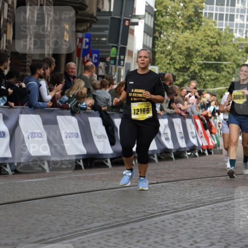 13.09.2026 - 21. swb-Marathon Bremen Strokosch-Dieckow http://msf.ph/oto/10383905 13.09.2026 11:06:03 Ziel 10018, 10168, 10238, 10259, 10260, 10305, 10457, 10864, 11024, 11520, 11724, 11791, 11892, 11947, 12156, 12273, 12362, 12378, 12501, 12523, 12528, 12773, 10375, 10681, 10682, 11029, 11460, 11674, 11690, 11786, 11849, 12479 meine-sportfotos.de