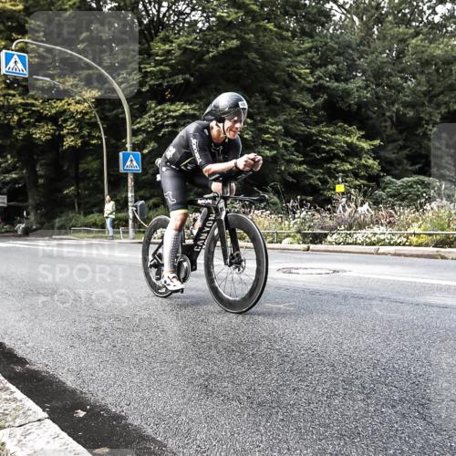 13.09.2026 - Stadtparktriathlon H.Heesch http://msf.ph/oto/10384019 13.09.2026 11:17:58 Radfahren 655, 766, 1798 meine-sportfotos.de