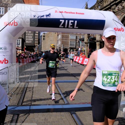 13.09.2026 - 21. swb-Marathon Bremen Tim E. http://msf.ph/oto/10384022 13.09.2026 13:21:46 Ziel 1130, 2570, 2904, 3120, 3202, 3435, 3534, 3655, 3930, 4165, 4234, 4445, 4484, 4519, 5542, 6862, 7176, 8184, 8270, 8384, 8730, 8923, 9048, 9514, 9722, 9900, 13145 meine-sportfotos.de