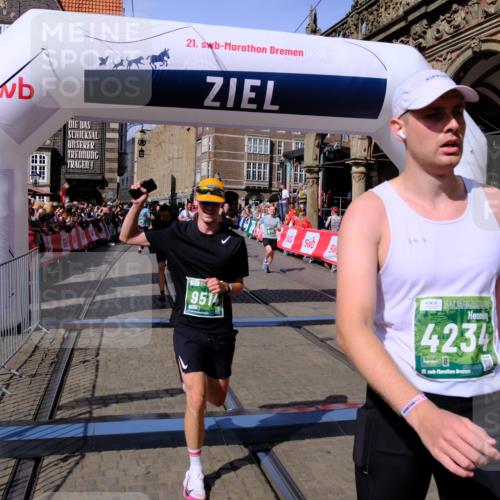 13.09.2026 - 21. swb-Marathon Bremen Tim E. http://msf.ph/oto/10384059 13.09.2026 13:21:46 Ziel 1130, 2570, 2904, 3120, 3202, 3435, 3534, 3655, 3930, 4165, 4234, 4445, 4484, 4519, 5542, 6862, 7176, 8184, 8270, 8384, 8730, 8923, 9048, 9514, 9722, 9900, 13145 meine-sportfotos.de