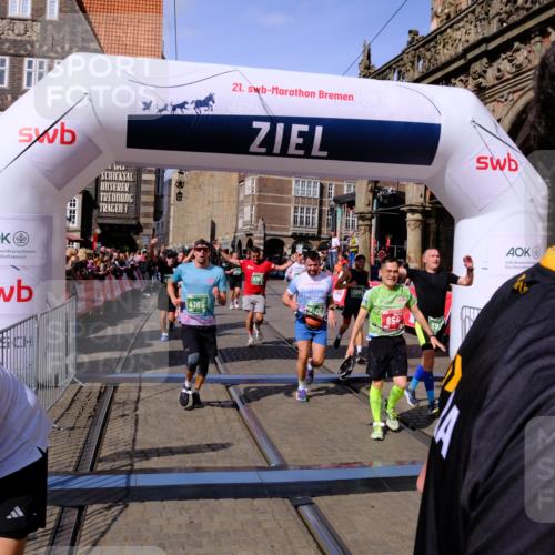 13.09.2026 - 21. swb-Marathon Bremen Tim E. http://msf.ph/oto/10384093 13.09.2026 13:21:50 Ziel 1130, 1254, 2088, 2570, 2904, 3120, 3202, 3435, 3655, 3930, 4165, 4234, 4484, 5542, 6862, 7176, 8184, 8270, 8384, 8730, 8923, 9048, 9059, 9514, 9722, 13145 meine-sportfotos.de