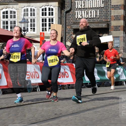 13.09.2026 - 21. swb-Marathon Bremen Strokosch-Dieckow http://msf.ph/oto/10384180 13.09.2026 11:06:19 Ziel 10018, 10204, 10305, 10375, 10382, 10619, 10662, 11132, 11156, 11164, 11477, 11674, 11775, 11786, 12186, 12378, 12486, 12523, 12528, 10852, 10853, 11021, 11028, 11240, 11340, 11374, 11432, 11729, 12217, 12485 meine-sportfotos.de