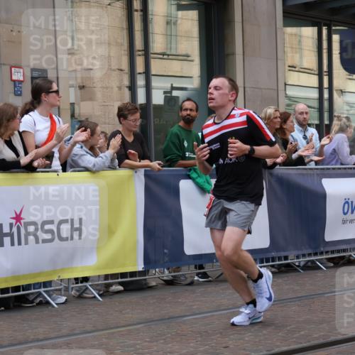 13.09.2026 - 21. swb-Marathon Bremen Strokosch-Dieckow http://msf.ph/oto/10384186 13.09.2026 12:50:14 Ziel 520, 668, 4232, 8075, 547, 7692 meine-sportfotos.de