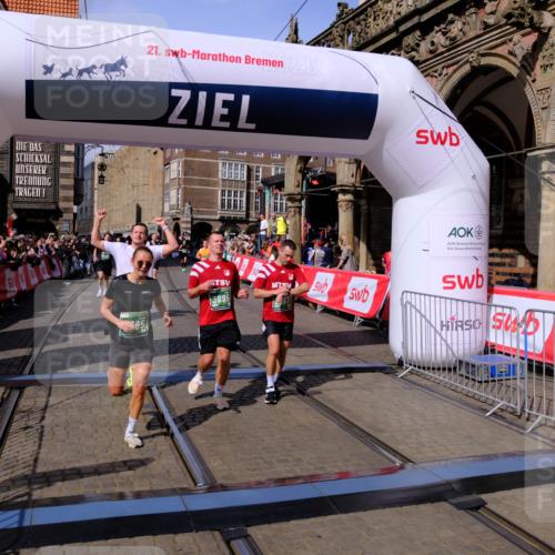 13.09.2026 - 21. swb-Marathon Bremen Tim E. http://msf.ph/oto/10384231 13.09.2026 13:22:05 Ziel 572, 1209, 1254, 2088, 2397, 2570, 3290, 3338, 3695, 3774, 3930, 3934, 4581, 4735, 6865, 6976, 7098, 7176, 8438, 8947, 9059, 9421, 10120 meine-sportfotos.de