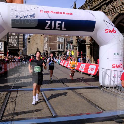 13.09.2026 - 21. swb-Marathon Bremen Tim E. http://msf.ph/oto/10384292 13.09.2026 13:22:08 Ziel 141, 572, 1209, 1254, 2051, 2397, 3290, 3338, 3695, 3774, 3934, 4581, 4735, 5193, 6865, 6976, 7098, 8438, 8947, 9059, 9421, 9599, 10120 meine-sportfotos.de