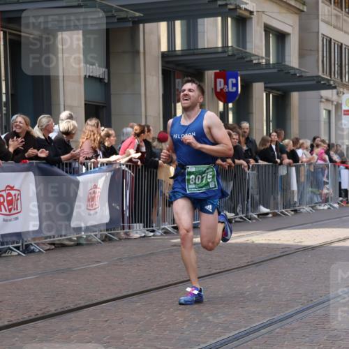 13.09.2026 - 21. swb-Marathon Bremen Strokosch-Dieckow http://msf.ph/oto/10384300 13.09.2026 12:50:24 Ziel 668, 1214, 8075, 520, 4232, 7692 meine-sportfotos.de