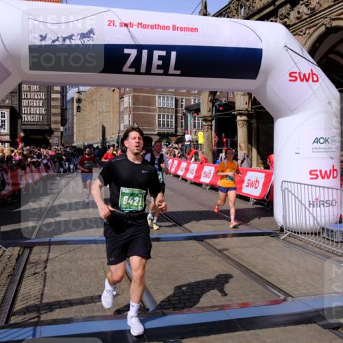 13.09.2026 - 21. swb-Marathon Bremen Tim E. http://msf.ph/oto/10384329 13.09.2026 13:22:09 Ziel 141, 572, 1209, 1254, 2051, 2397, 3290, 3338, 3695, 3774, 3934, 4581, 4735, 5193, 6865, 6976, 7098, 8438, 8947, 9059, 9421, 9599, 10120 meine-sportfotos.de