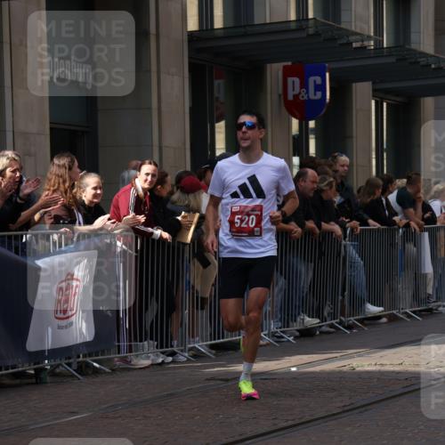 13.09.2026 - 21. swb-Marathon Bremen Strokosch-Dieckow http://msf.ph/oto/10384374 13.09.2026 12:50:32 Ziel 668, 1214, 1639, 520, 4232, 7692, 8075 meine-sportfotos.de