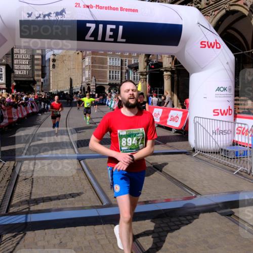 13.09.2026 - 21. swb-Marathon Bremen Tim E. http://msf.ph/oto/10384410 13.09.2026 13:22:12 Ziel 141, 148, 572, 1209, 2051, 3290, 3338, 3774, 3934, 4581, 4735, 5193, 6976, 7098, 8438, 8452, 8924, 8947, 9421, 9599, 10120 meine-sportfotos.de