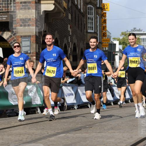 13.09.2026 - 21. swb-Marathon Bremen Strokosch-Dieckow http://msf.ph/oto/10384415 13.09.2026 11:06:27 Ziel 10204, 10375, 10619, 10662, 11029, 11132, 11156, 11460, 11674, 11690, 11775, 11786, 12186, 12486, 10323, 10654, 10795, 10849, 10989, 11021, 11240, 12146, 12485 meine-sportfotos.de